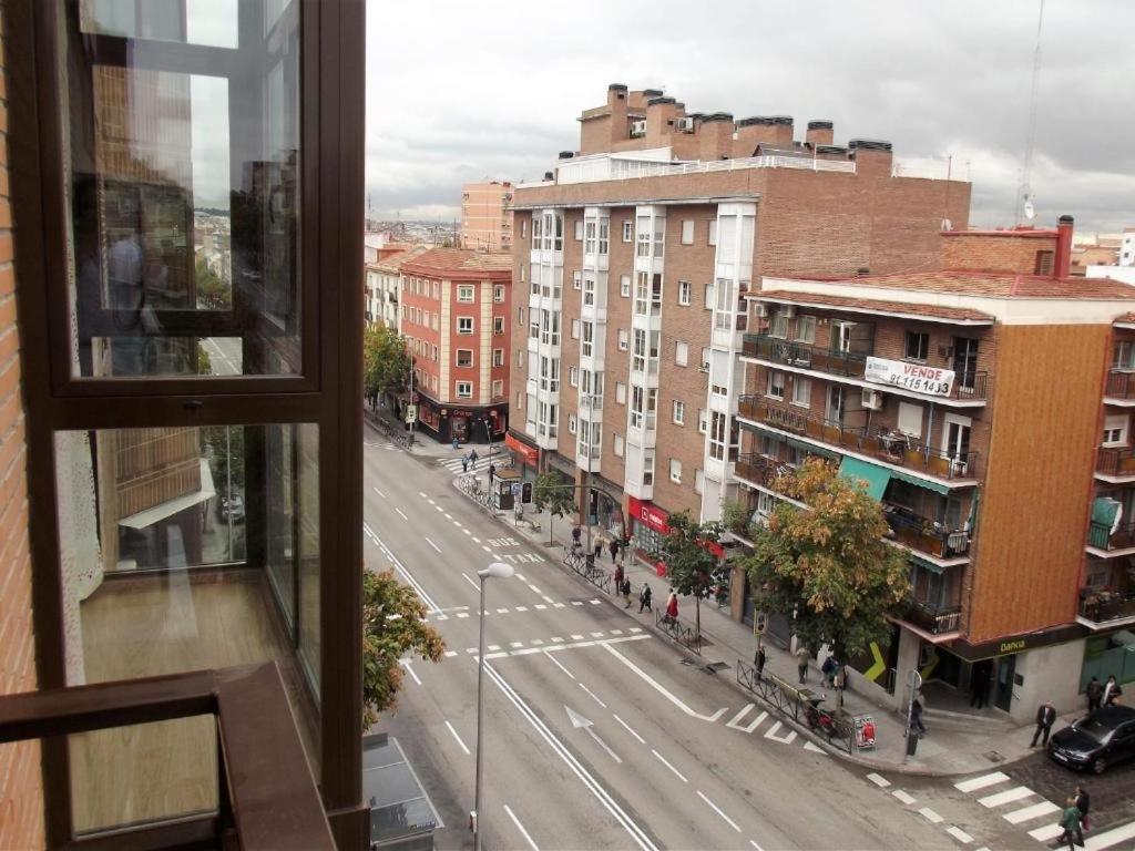 Apartamentos Urgel Madrid Extérieur photo