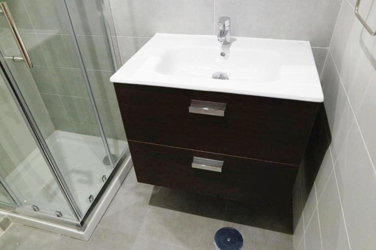 Apartamentos Urgel Madrid Extérieur photo